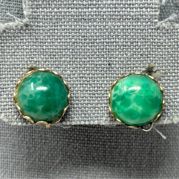 Vintage Faux Green Marble Stone Round Screwback Earrings Silver Tone - Picture 1 of 7
